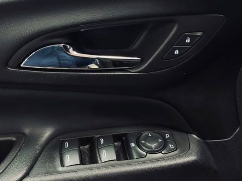 Used 2024 Chevrolet Equinox LT w/ Driver Convenience Package image 12