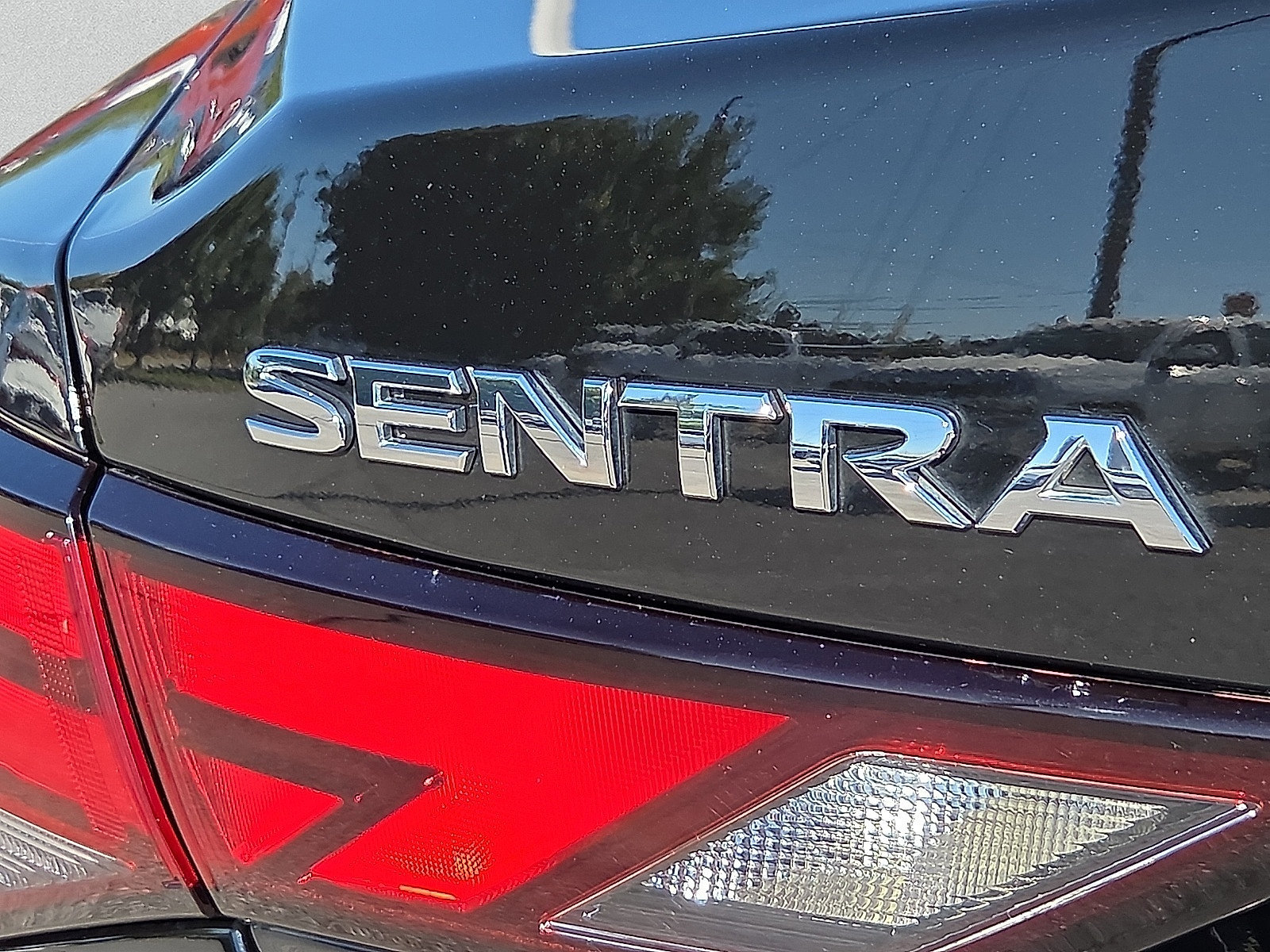 Used 2025 Nissan Sentra SV FWD image 9