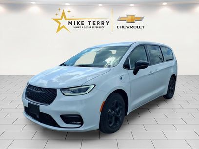 Used 2024 Chrysler Pacifica Limited