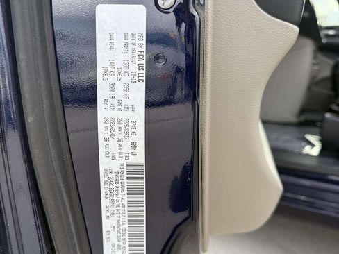 Used 2016 Chrysler Town & Country Touring image 24