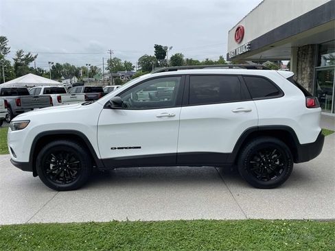 Used 2023 Jeep Cherokee Altitude Lux image 4