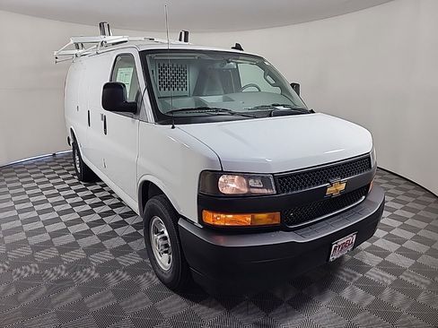 New 2025 Chevrolet Express 3500 w/ Driver Convenience Package image 2