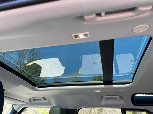 New 2025 Land Rover Defender 110 S image 28