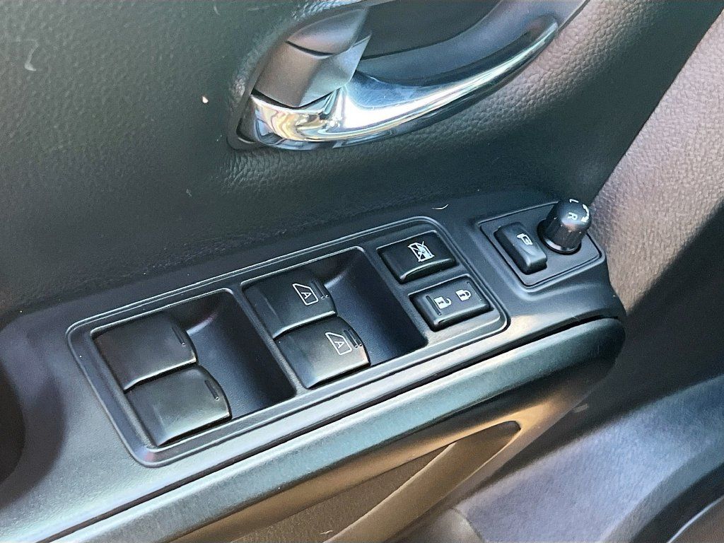 Used 2022 Nissan Titan PRO-4X w/ Pro-4x Convenience Package AWD/4WD image 18