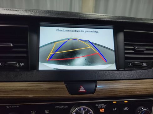 Used 2017 Kia Cadenza Premium FWD image 21
