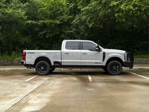 Used 2026 Ford F250 Lariat w/ Black Appearance Package AWD/4WD image 9