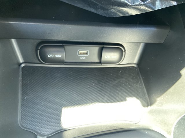 Used 2025 Kia Soul LX w/ LX Technology Package FWD image 35