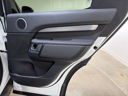 Used 2024 Land Rover Discovery Dynamic SE image 26