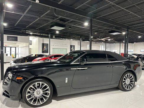 Used 2019 Rolls-Royce Dawn image 9