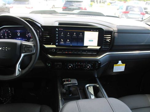 Used 2026 Chevrolet Silverado 1500 LT Trail Boss w/ LT Trail Boss Premium Package AWD/4WD image 11