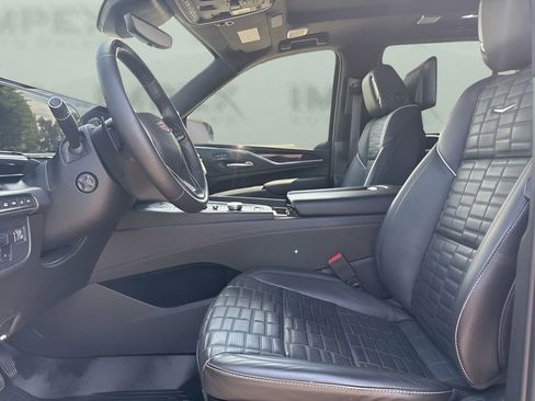 Used 2023 Cadillac Escalade Sport Platinum w/ LPO, ONYX Package AWD/4WD image 9