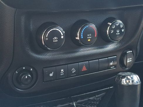 Used 2017 Jeep Wrangler Unlimited Sport w/ Quick Order Package 24S AWD/4WD image 16