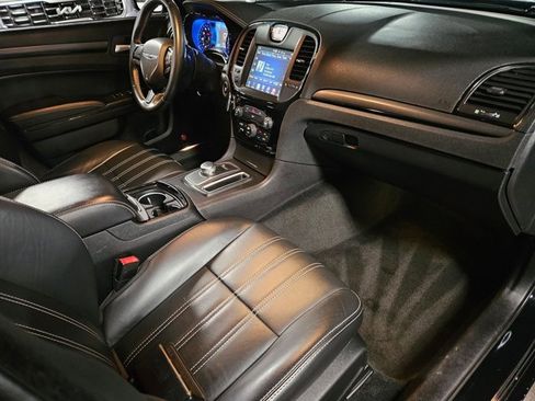 Used 2016 Chrysler 300 S image 19