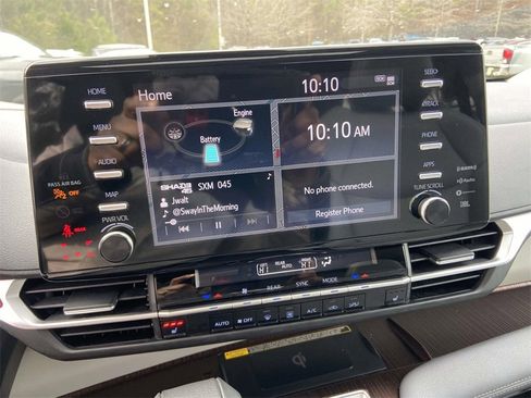 Used 2024 Toyota Sienna XLE w/ XLE Plus Package image 23