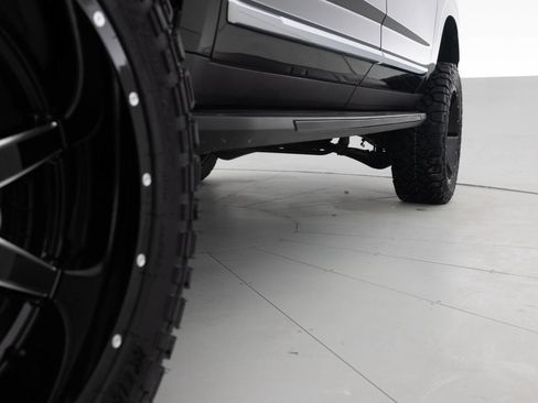 Used 2022 GMC Yukon XL SLT w/ SLT Luxury Package image 22