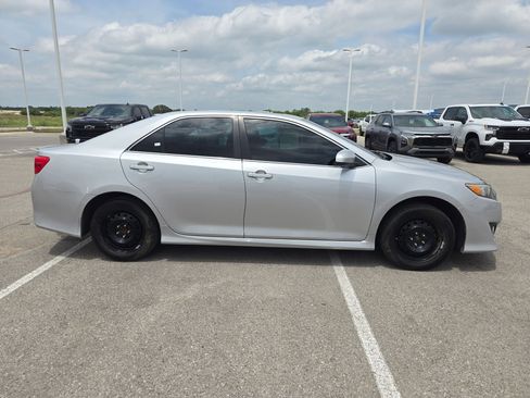 Used 2012 Toyota Camry SE FWD image 2
