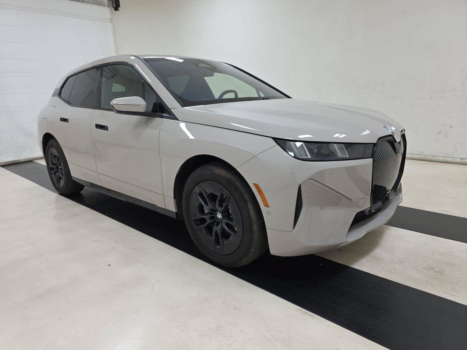Used 2026 BMW iX xDrive45 AWD/4WD image 2