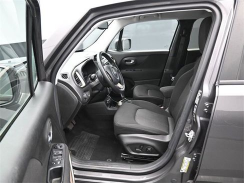 Used 2017 Jeep Renegade Latitude w/ Popular Equipment Group image 9