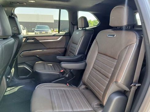 New 2026 GMC Acadia Denali Ultimate w/ LPO, Floor Liner Package AWD/4WD image 13