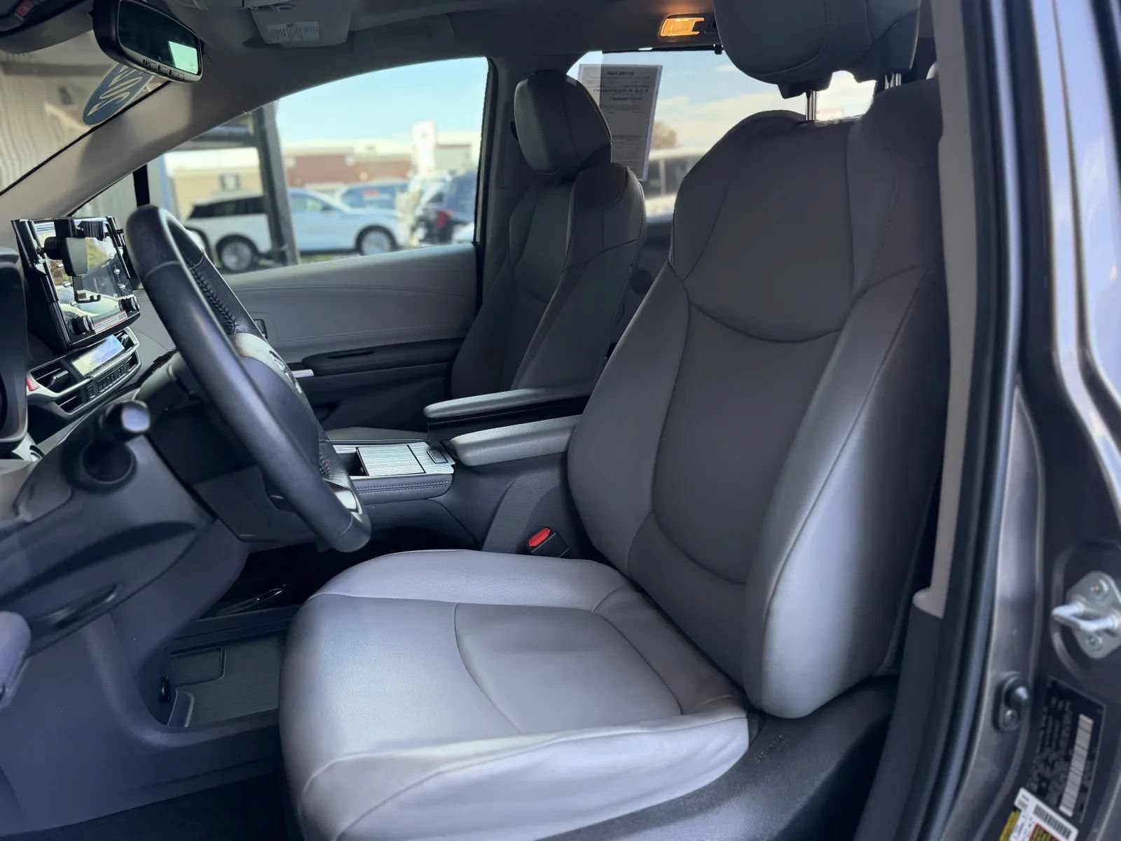 Used 2022 Toyota Sienna XLE FWD image 15