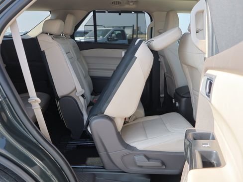 Used 2022 Ford Explorer Platinum w/ Equipment Group 601A image 41