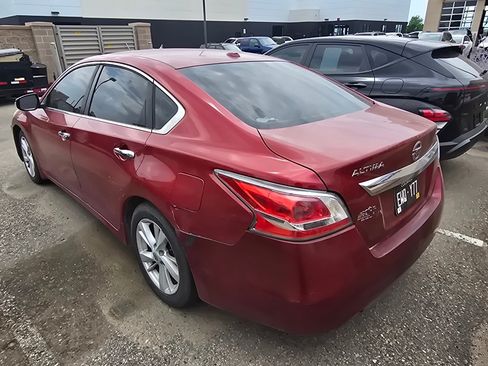 Used 2015 Nissan Altima 2.5 SV w/ Convenience Package FWD image 3