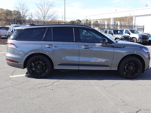 Used 2025 Lincoln Aviator Reserve w/ Equipment Group 201A image 11