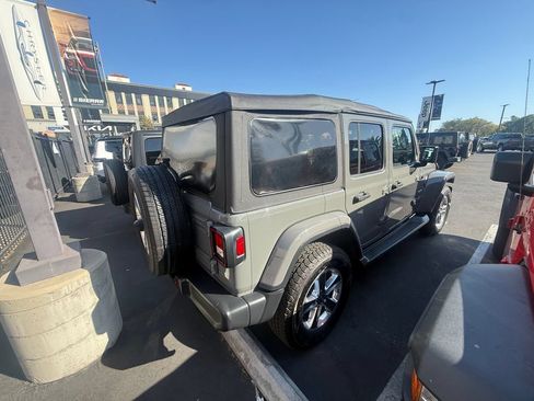 Used 2018 Jeep Wrangler Unlimited Sahara AWD/4WD image 3