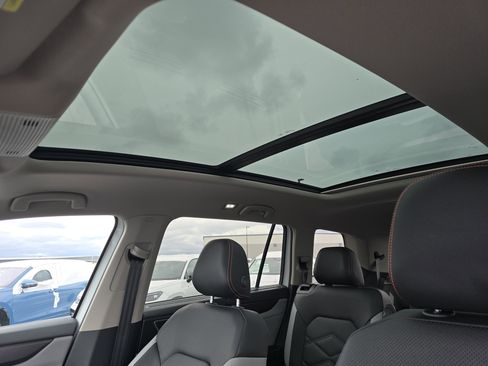 New 2026 Volkswagen Atlas Peak Edition image 9