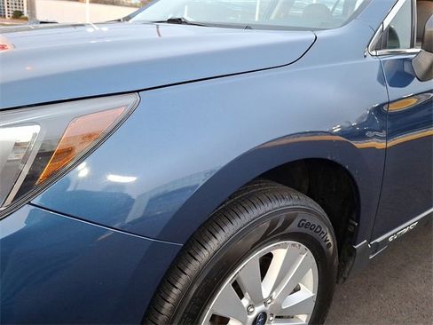 Used 2019 Subaru Outback 2.5i image 10