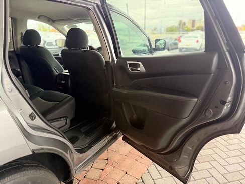 Used 2020 Nissan Pathfinder SV image 33