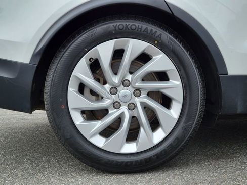 Used 2024 Land Rover Discovery S image 22