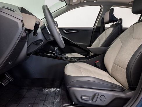 Certified 2024 Kia Niro SX Touring FWD image 13