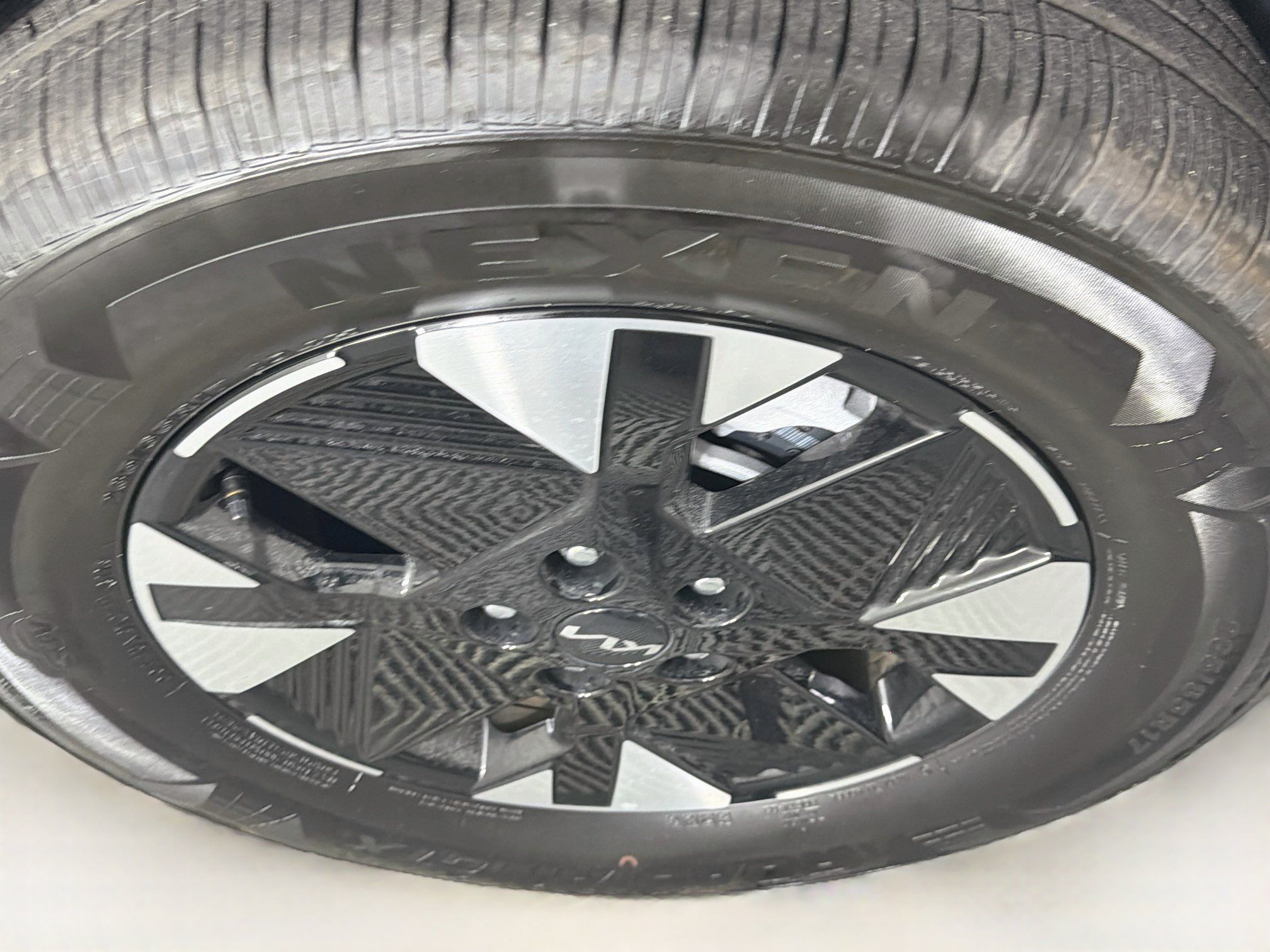 Used 2026 Kia Carnival LXS FWD image 11