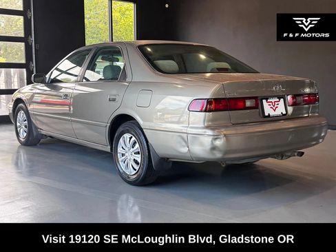 Used 1997 Toyota Camry LE FWD image 4