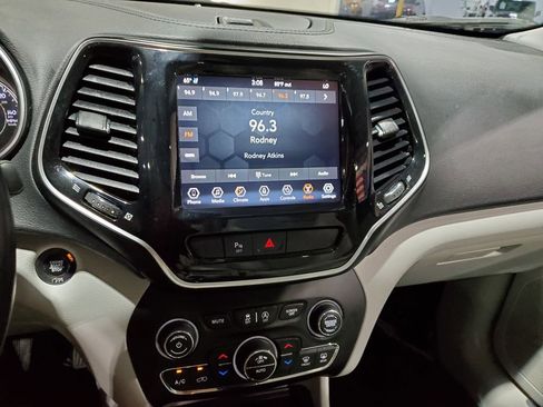 Used 2020 Jeep Cherokee Limited w/ Luxury Group FWD image 29