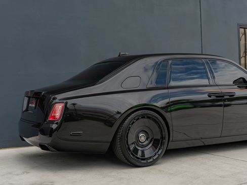 Used 2018 Rolls-Royce Phantom Sedan RWD image 35