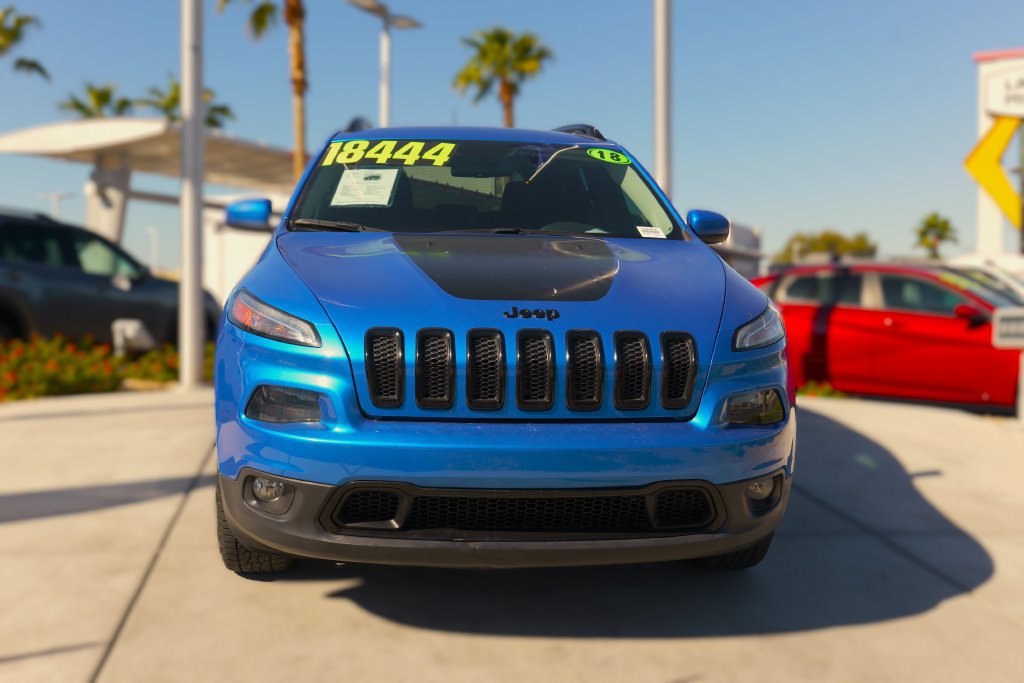 Used 2018 Jeep Cherokee Latitude w/ Altitude Package AWD/4WD image 2