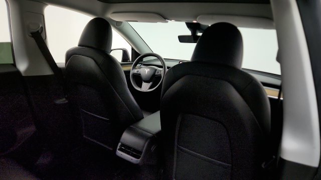 Used 2024 Tesla Model Y 2WD image 38