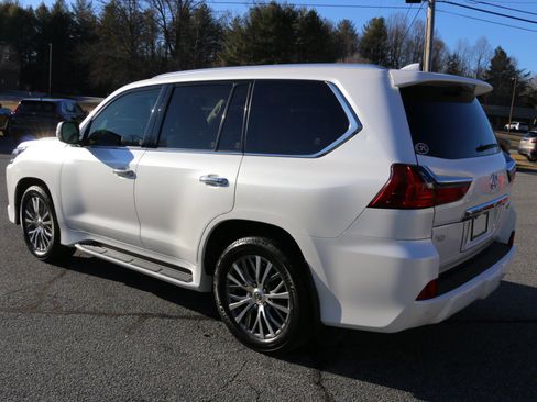 Used 2018 Lexus LX 570 4WD image 3
