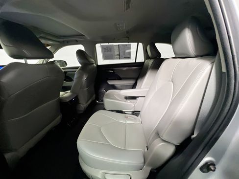 Used 2023 Toyota Highlander Limited image 29