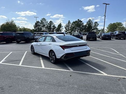 New 2025 Hyundai Elantra Limited w/ Cargo Package FWD image 16