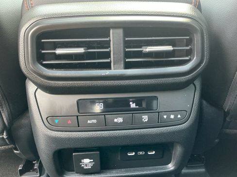 Used 2025 Honda Pilot TrailSport image 32