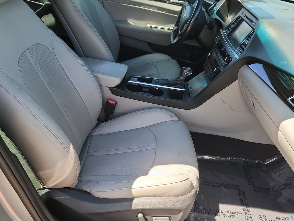 Used 2016 Hyundai Sonata Limited w/ Option Group 04 FWD image 15