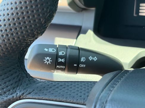Used 2025 Toyota Tacoma SR5 AWD/4WD image 11