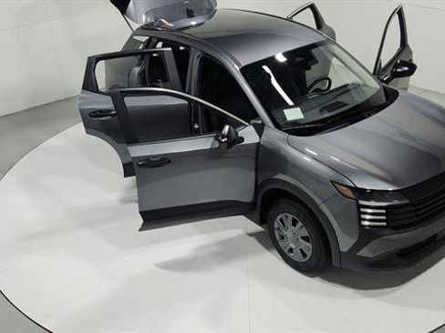 Used 2025 Nissan Kicks S image 16