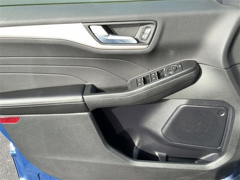 Used 2022 Ford Escape SEL image 11