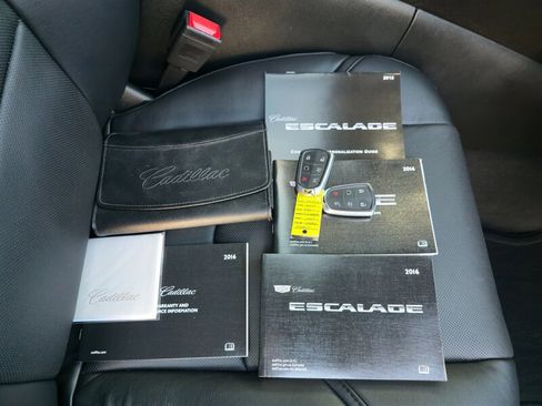 Used 2016 Cadillac Escalade ESV Luxury RWD image 42