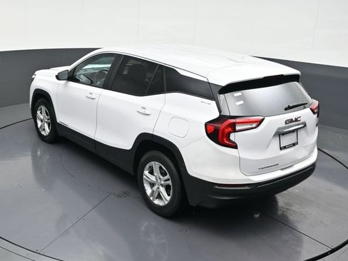 Used 2022 GMC Terrain SLE image 17