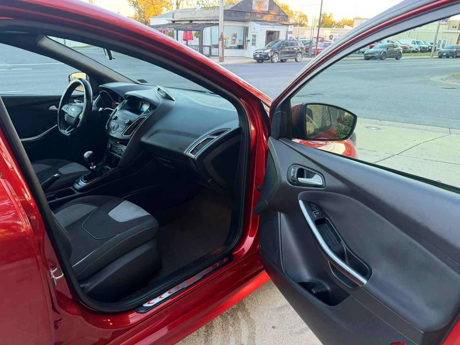 Used 2018 Ford Focus ST FWD image 15